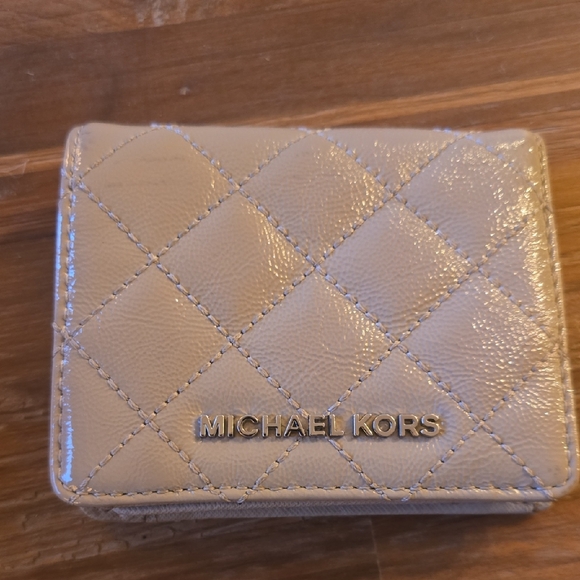 Michael Kors Handbags - Michael Kors Beige Quilted Wallet